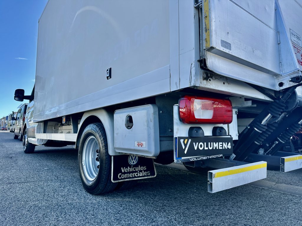 VW CRAFTER 2.0TDI BMT 122CV L4 RWD BOX 35 D. RDA. C/C PAQUETERO 22M CUB 4,30 + PLATAFORMA ZEPRO / CARGA UTIL 505 KG - foto 3