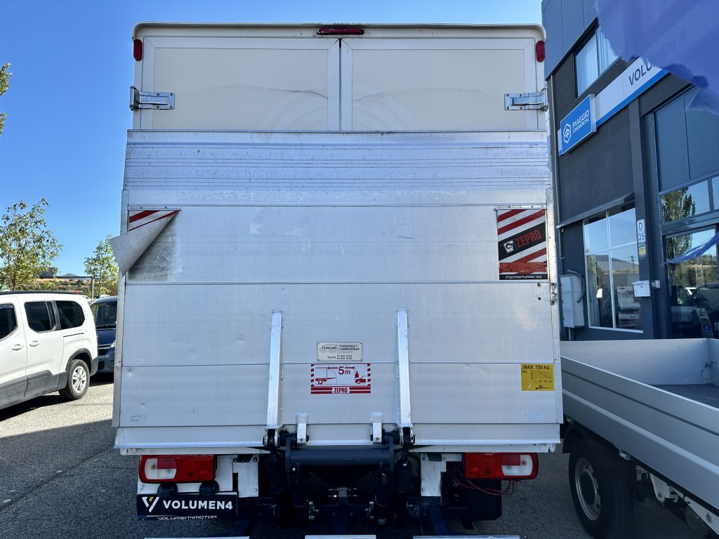 VW CRAFTER 2.0TDI BMT 122CV L4 RWD BOX 35 D. RDA. C/C PAQUETERO 22M CUB 4,30 + PLATAFORMA ZEPRO / CARGA UTIL 505 KG - foto 4