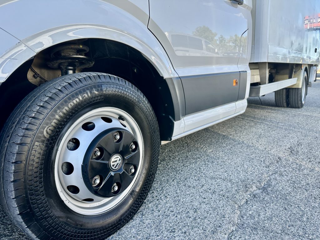 VW CRAFTER 2.0TDI BMT 122CV L4 RWD BOX 35 D. RDA. C/C PAQUETERO 22M CUB 4,30 + PLATAFORMA ZEPRO / CARGA UTIL 505 KG - foto 10