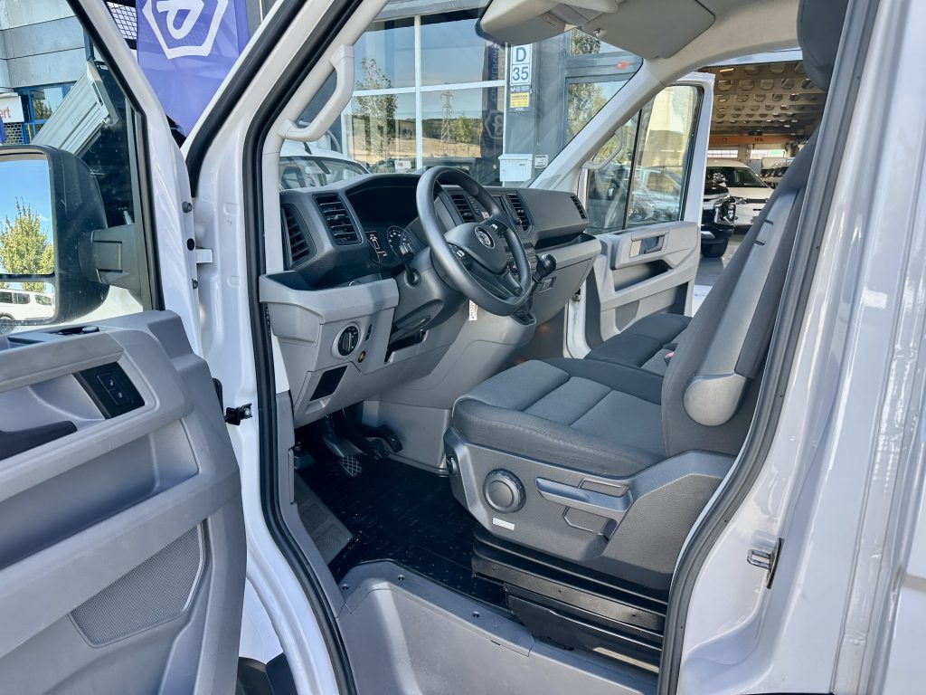 VW CRAFTER 2.0TDI BMT 122CV L4 RWD BOX 35 D. RDA. C/C PAQUETERO 22M CUB 4,30 + PLATAFORMA ZEPRO / CARGA UTIL 505 KG - foto 29