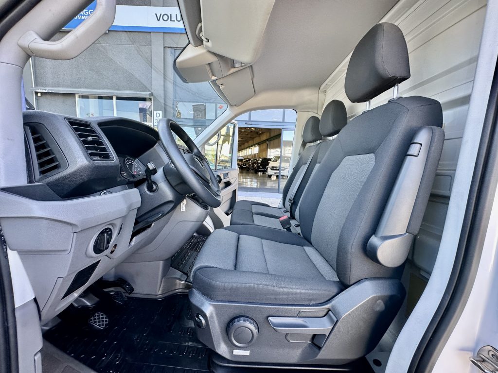 VW CRAFTER 2.0TDI BMT 122CV L4 RWD BOX 35 D. RDA. C/C PAQUETERO 22M CUB 4,30 + PLATAFORMA ZEPRO / CARGA UTIL 505 KG - foto 30