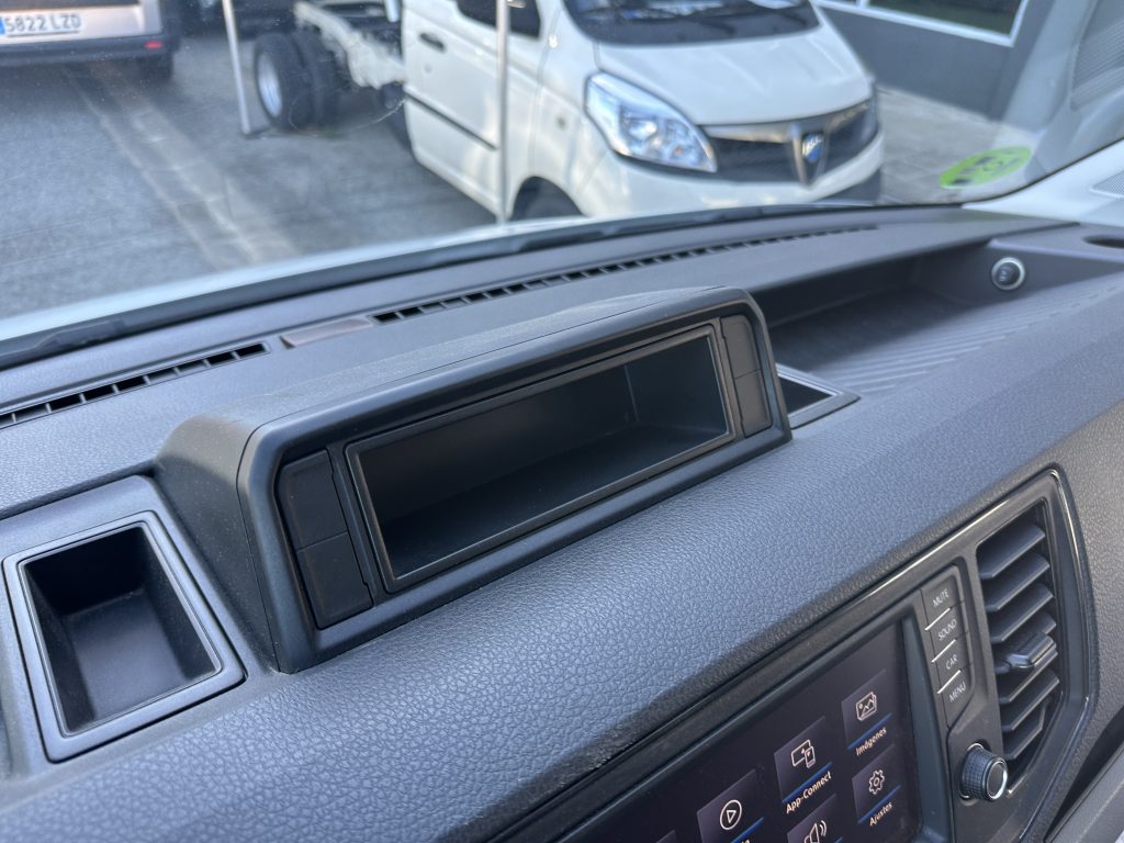 VW CRAFTER 2.0TDI BMT 122CV L4 RWD BOX 35 D. RDA. C/C PAQUETERO 22M CUB 4,30 + PLATAFORMA ZEPRO / CARGA UTIL 505 KG - foto 20