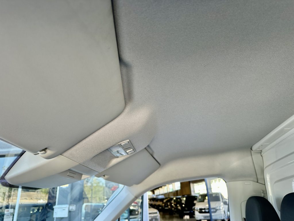 VW CRAFTER 2.0TDI BMT 122CV L4 RWD BOX 35 D. RDA. C/C PAQUETERO 22M CUB 4,30 + PLATAFORMA ZEPRO / CARGA UTIL 505 KG - foto 21