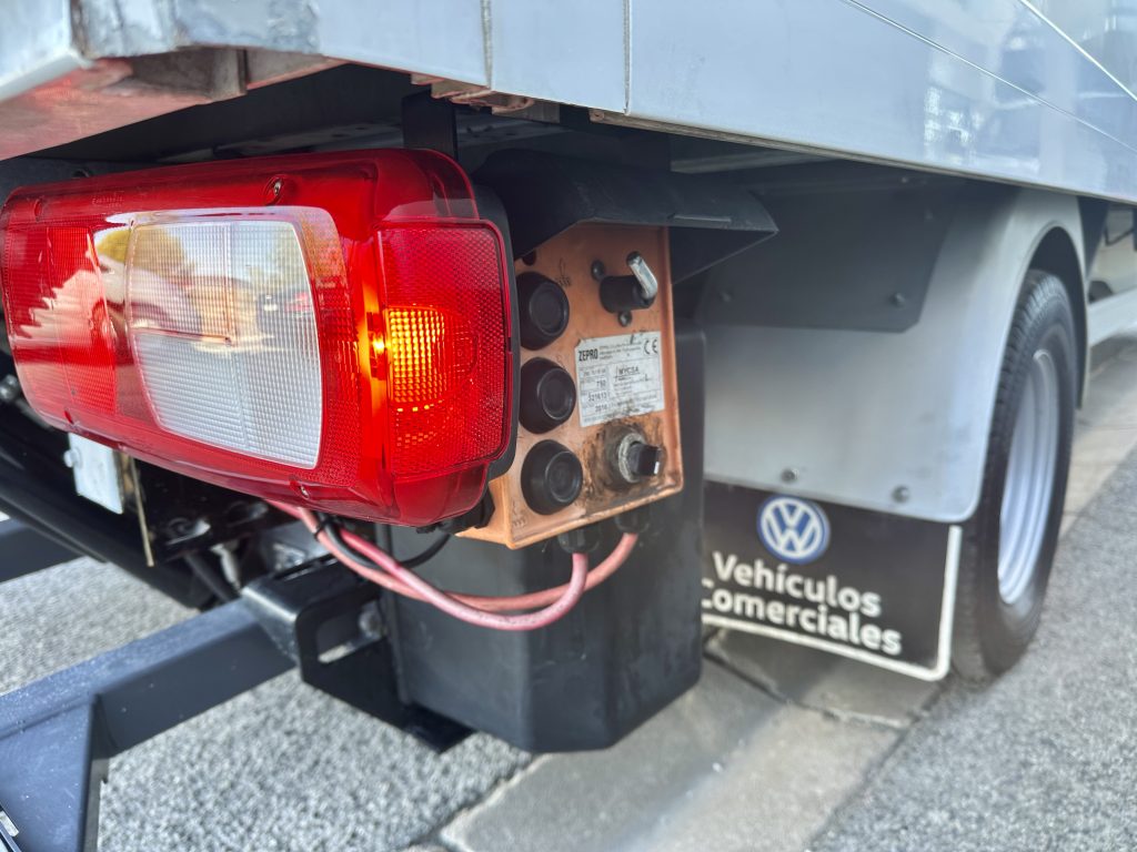 VW CRAFTER 2.0TDI BMT 122CV L4 RWD BOX 35 D. RDA. C/C PAQUETERO 22M CUB 4,30 + PLATAFORMA ZEPRO / CARGA UTIL 505 KG - foto 22