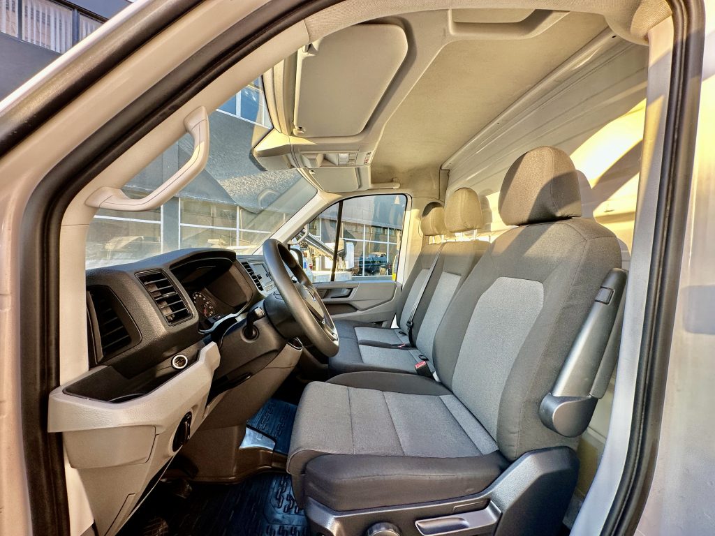 VW CRAFTER 2.0TDI BMT 140CV L4 FWD BOX 35RS C/C PAQUETERO 22M CUB 4,30×2,30 / CARGA UTIL 795 KG - foto 2