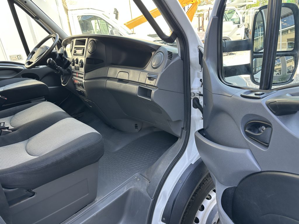 IVECO DAILY 70C15 3.0D 145CV 6V 3.750 D. EJES CAJA TAUTLINER 4,20×2,30 19,3m3/ 7.000 KG - foto 2