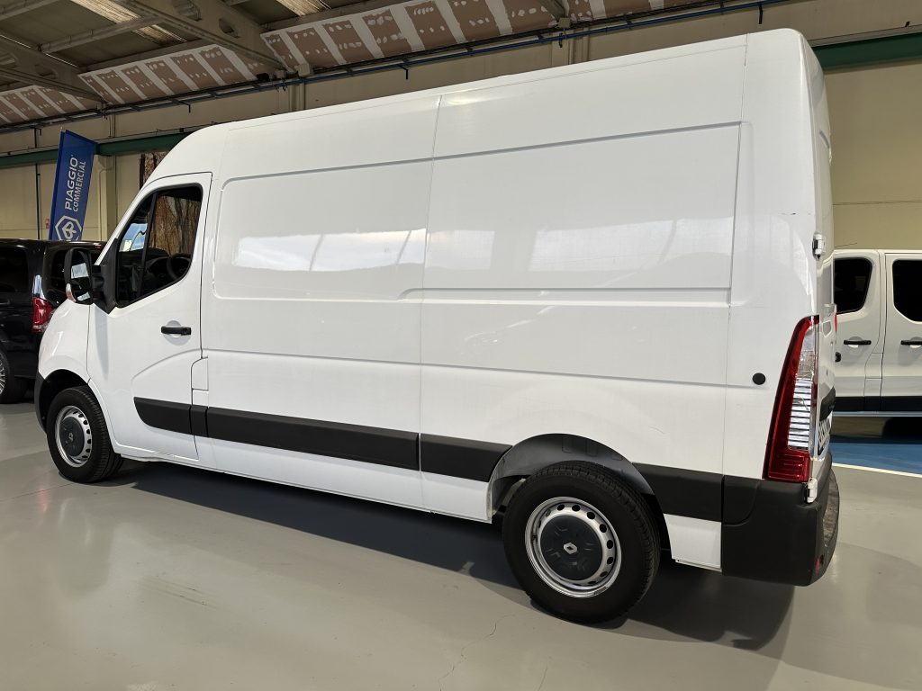 RENAULT MASTER 2.3 CDTI 130CV FWD FURGON 10,8M L2H2 CONFORT + EXTRAS / 3.500 KG - foto 4