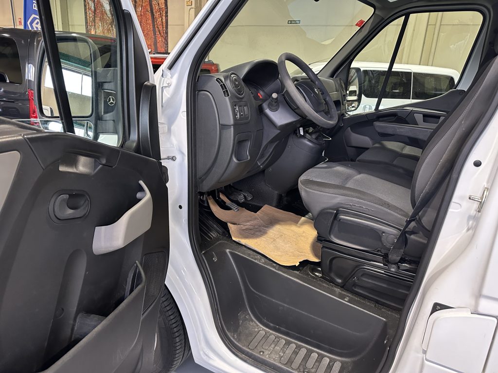 RENAULT MASTER 2.3 CDTI 130CV FWD FURGON 10,8M L2H2 CONFORT + EXTRAS / 3.500 KG - foto 17