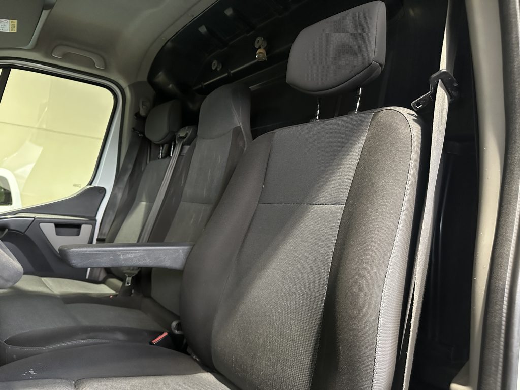 RENAULT MASTER 2.3 CDTI 130CV FWD FURGON 10,8M L2H2 CONFORT + EXTRAS / 3.500 KG - foto 19