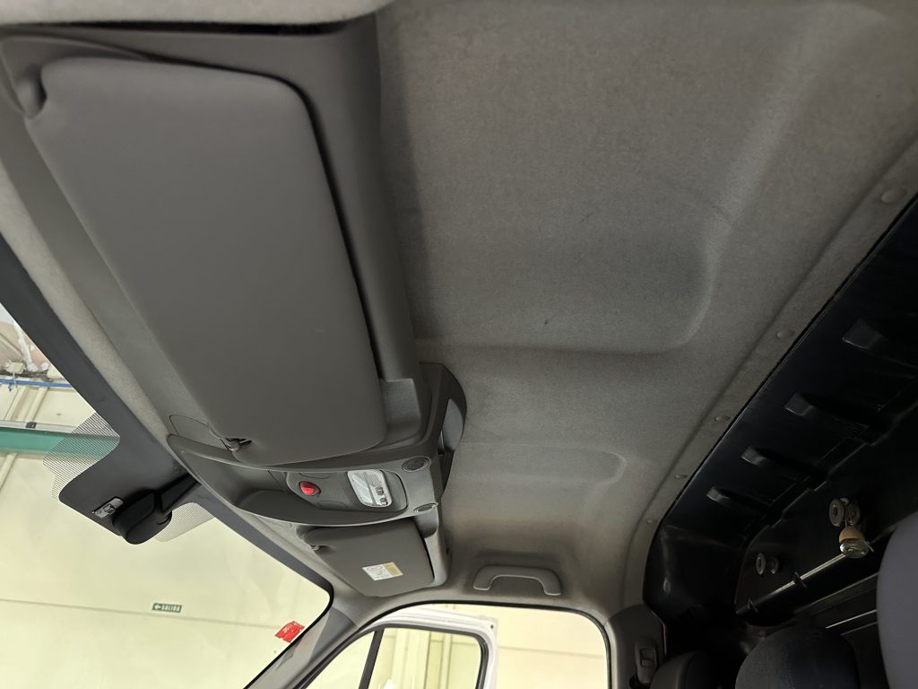 RENAULT MASTER 2.3 CDTI 130CV FWD FURGON 10,8M L2H2 CONFORT + EXTRAS / 3.500 KG - foto 27
