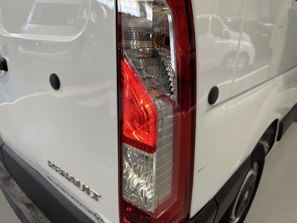 RENAULT MASTER 2.3 CDTI 130CV FWD FURGON 10,8M L2H2 CONFORT + EXTRAS / 3.500 KG - foto 28