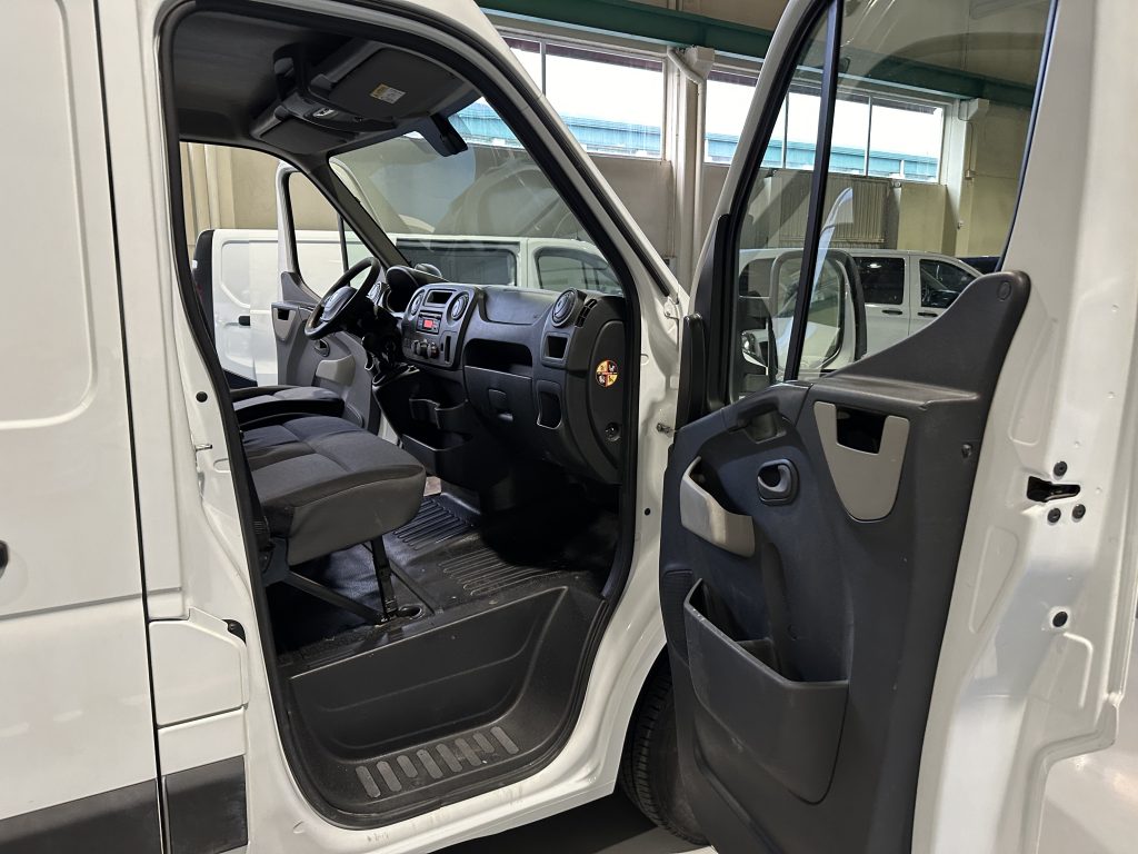 RENAULT MASTER 2.3 CDTI 130CV FWD FURGON 10,8M L2H2 CONFORT + EXTRAS / 3.500 KG - foto 32