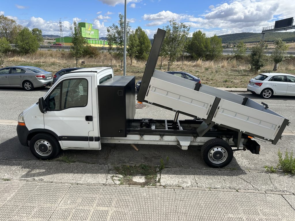 RENAULT MASTER 2.3DCI 120CV 6 VEL. FWD CH/CB L4 RUEDA SIMPLE 3.500 KG BASCULANTE + CAJON / CARGA UTIL 1.065 KG - foto 2