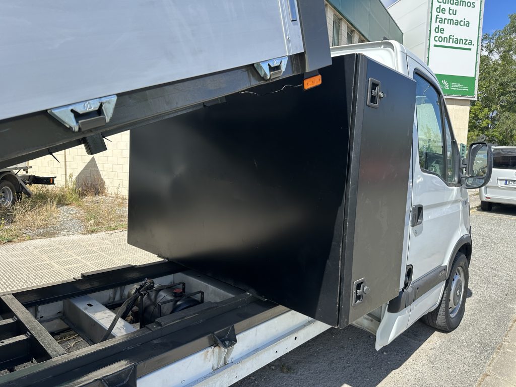 RENAULT MASTER 2.3DCI 120CV 6 VEL. FWD CH/CB L4 RUEDA SIMPLE 3.500 KG BASCULANTE + CAJON / CARGA UTIL 1.065 KG - foto 19