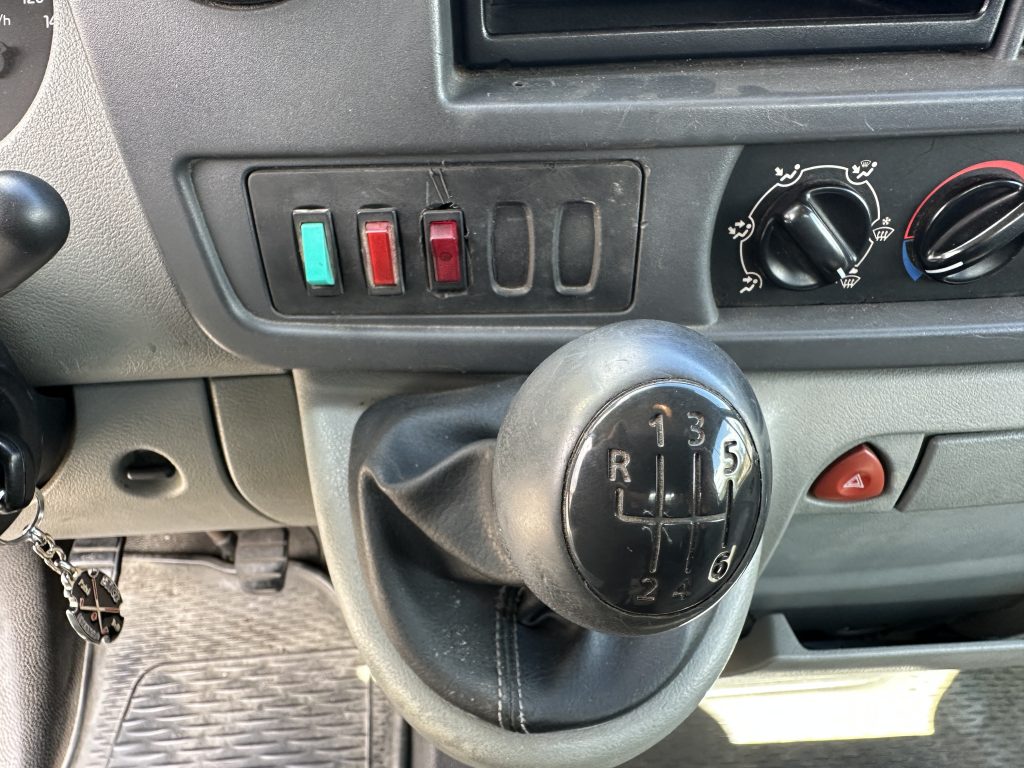 RENAULT MASTER 2.3DCI 120CV 6 VEL. FWD CH/CB L4 RUEDA SIMPLE 3.500 KG BASCULANTE + CAJON / CARGA UTIL 1.065 KG - foto 27