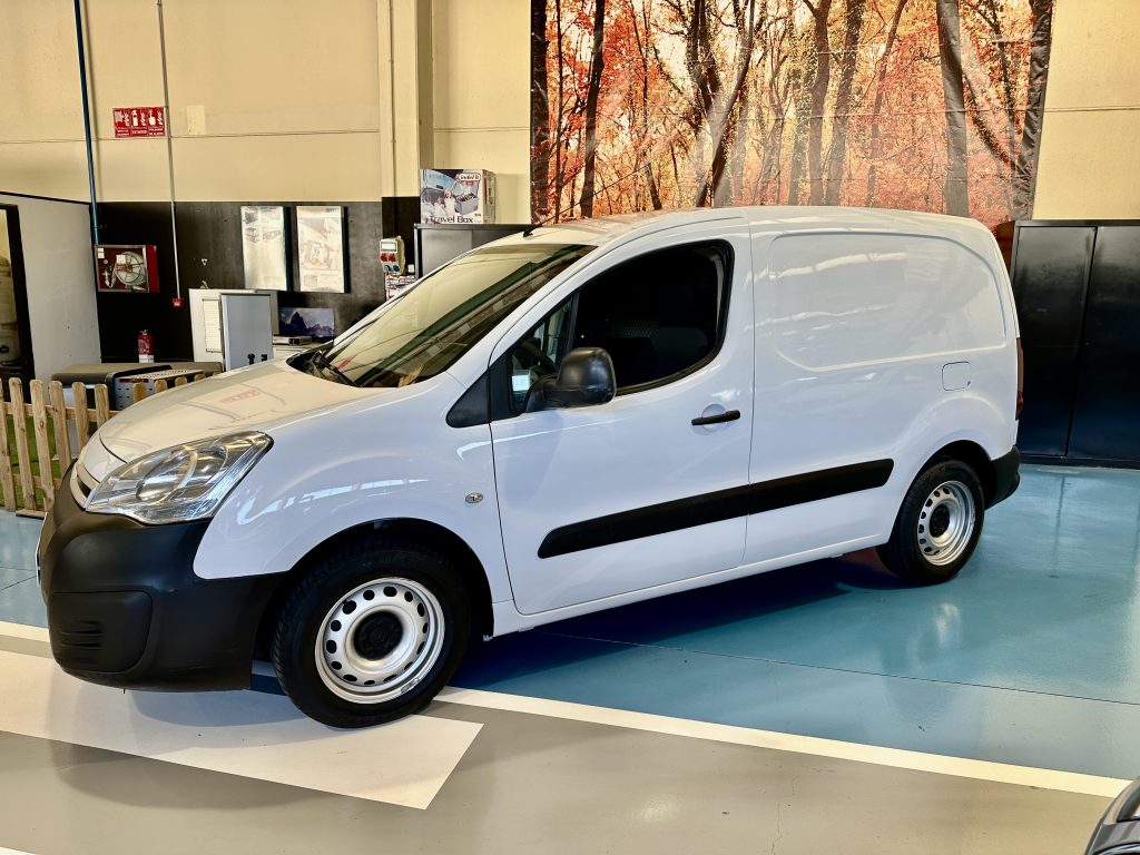 CITROEN BERLINGO 1.6BLUEHDi 100CV FURGON CONFORT L1 PTA LATERAL + EXTRAS - foto 3