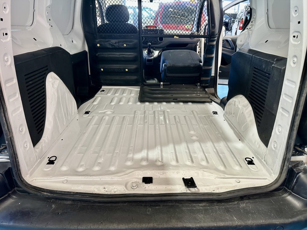 CITROEN BERLINGO 1.6BLUEHDi 100CV FURGON CONFORT L1 PTA LATERAL + EXTRAS - foto 23