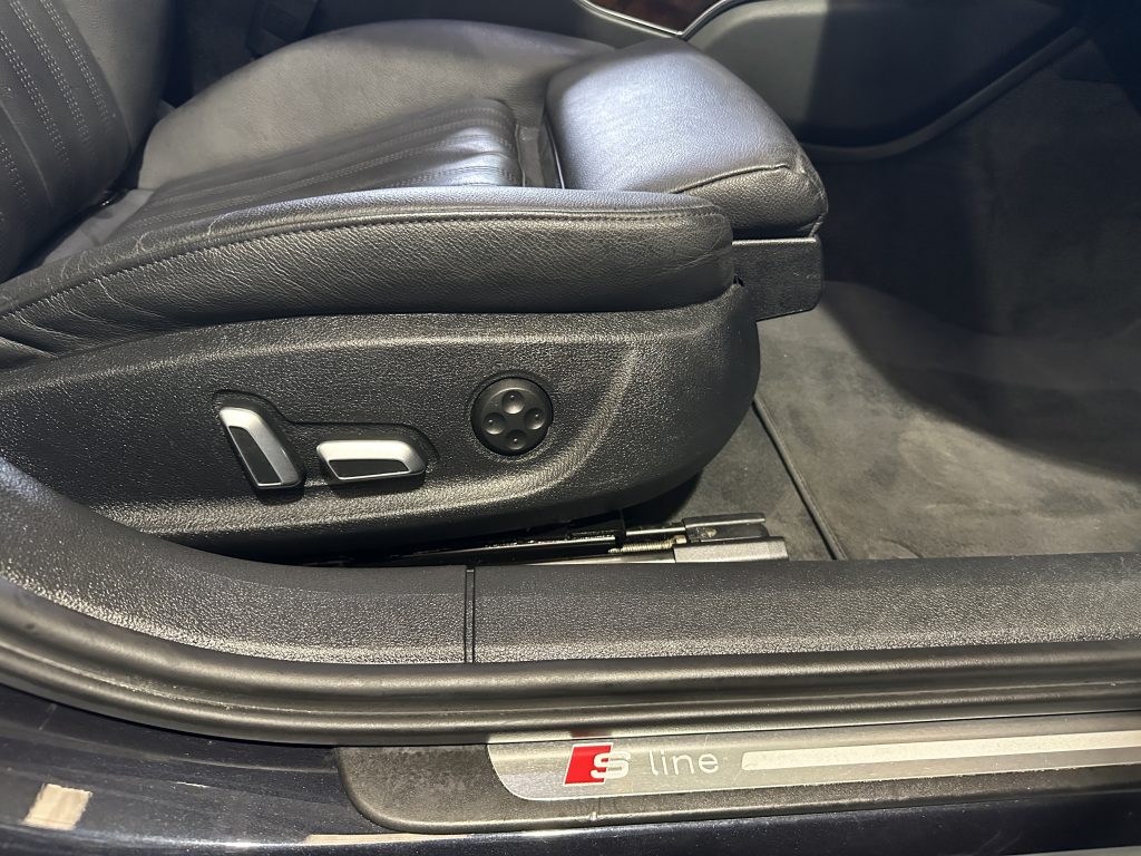 AUDI A6 2.0TDI ULTRA 190CV STRONIC-7 AVANT SLINE + TECHO FULL EQUIPE / AZUL FIRMAMENTO - foto 52