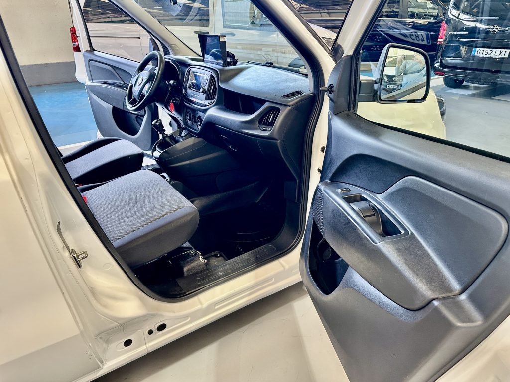 FIAT DOBLO 1.6 MTJ 105CV WORK UP MAXI 3 PL. PICKUP + EXTRAS / CARGA UT. 930KG - foto 41
