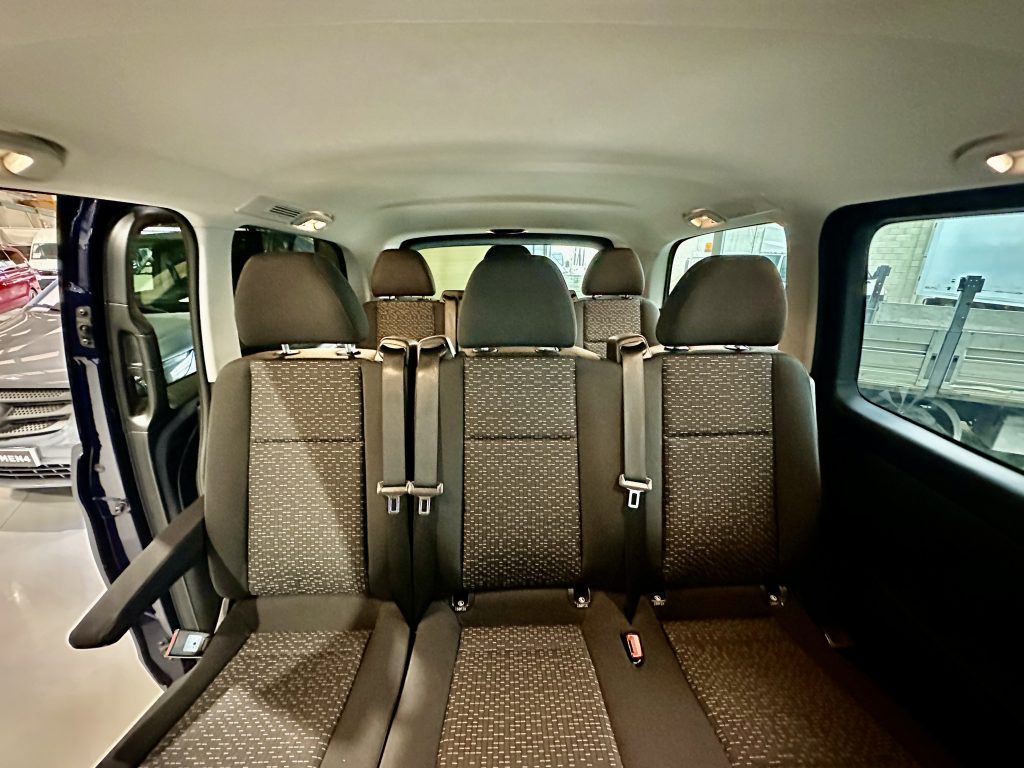 MERCEDES BENZ VITO 116CDI 163CV TOURER PRO 9GTRONIC 9PL. RWD + DOB. PUERTA + LED + PACK SELECT / TURISMO - foto 14