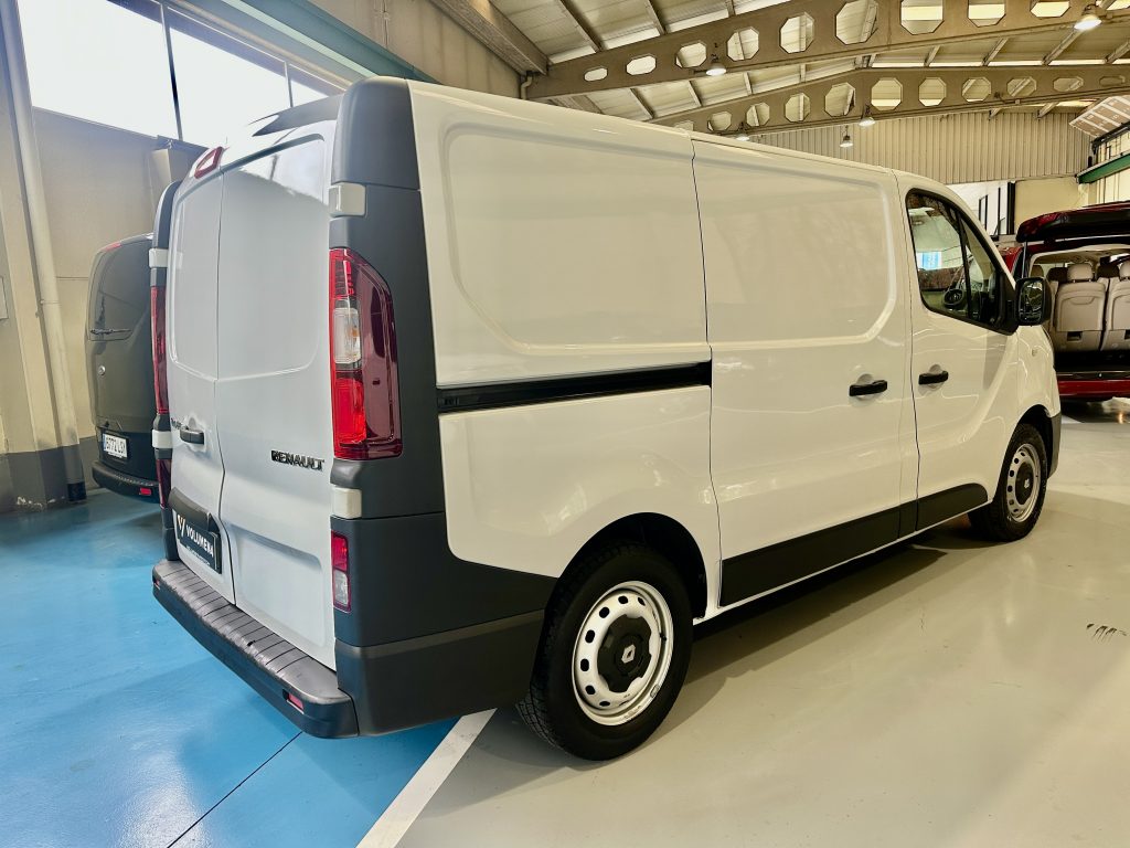RENAULT TRAFFIC 1.6BLUEDCI 120CV FURGON L1H1 ENERGY FWD 2.7T / CARGA UTIL 1.150 KG - foto 3