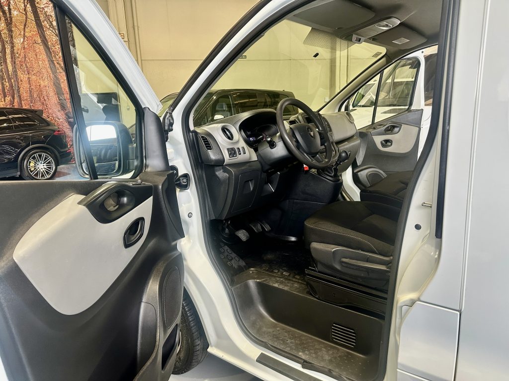 RENAULT TRAFFIC 1.6BLUEDCI 120CV FURGON L1H1 ENERGY FWD 2.7T / CARGA UTIL 1.150 KG - foto 19