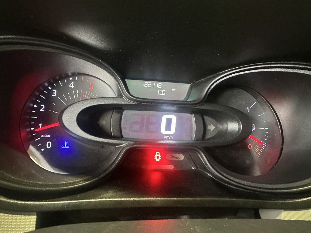 RENAULT TRAFFIC 1.6BLUEDCI 120CV FURGON L1H1 ENERGY FWD 2.7T / CARGA UTIL 1.150 KG - foto 24