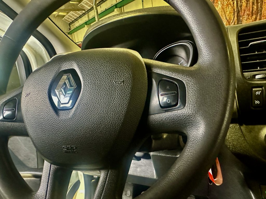 RENAULT TRAFFIC 1.6BLUEDCI 120CV FURGON L1H1 ENERGY FWD 2.7T / CARGA UTIL 1.150 KG - foto 26