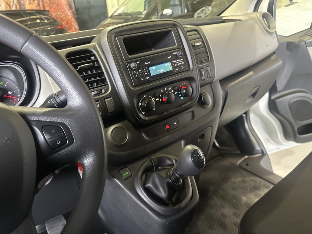 RENAULT TRAFFIC 1.6BLUEDCI 120CV FURGON L1H1 ENERGY FWD 2.7T / CARGA UTIL 1.150 KG - foto 27