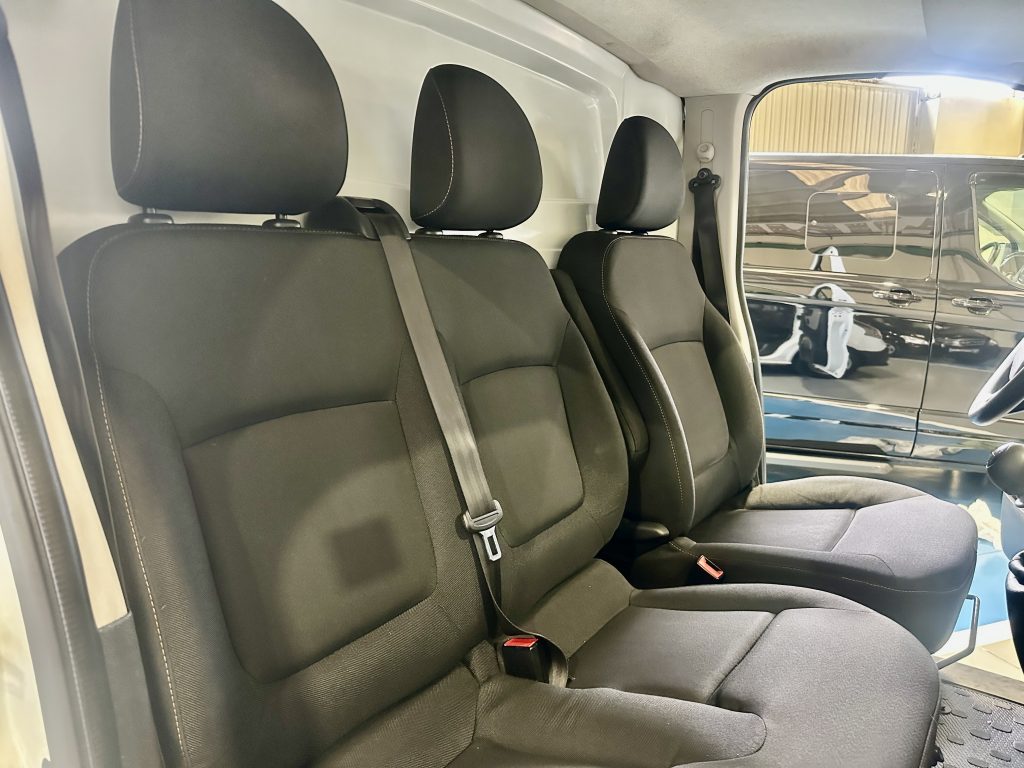 RENAULT TRAFFIC 1.6BLUEDCI 120CV FURGON L1H1 ENERGY FWD 2.7T / CARGA UTIL 1.150 KG - foto 6