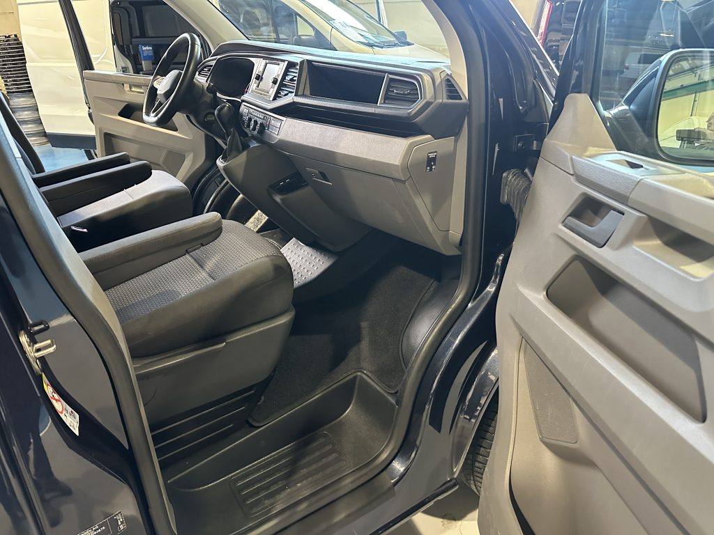 VW CARAVELLE 2.0TDI BMT 150CV T6.1 DSG ORIGIN 8 PL. CORTA SEMINUEVA + EXTRAS / AZUL STARLIGHT - foto 25