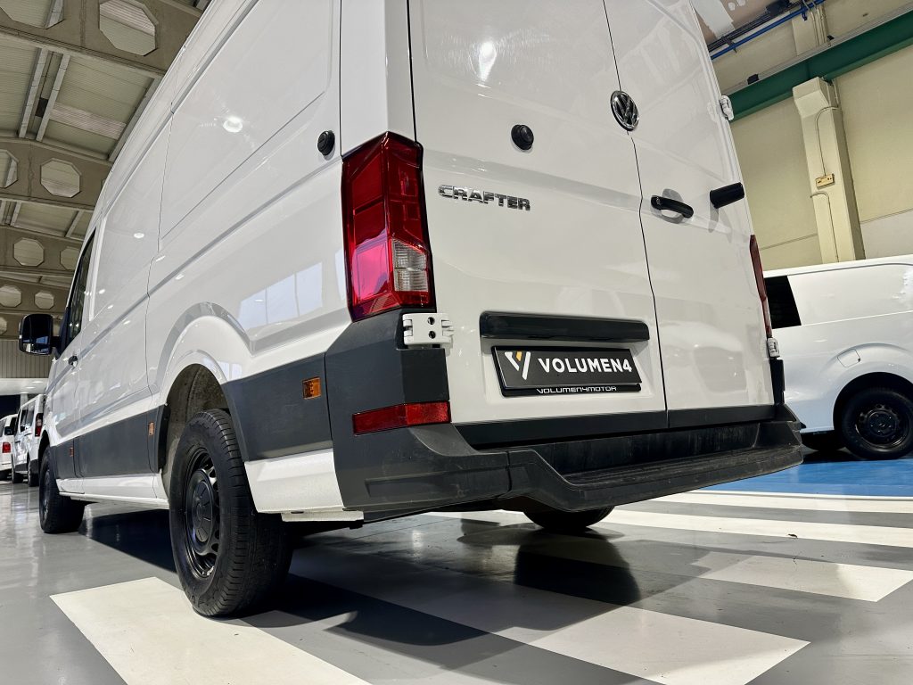 VOLKSWAGEN CRAFTER 2.0TDI 140CV BMT FURGON L3H3 MEDIA T.E. 11.4m3 FWD + EXTRAS / 3.500 KG - foto 9