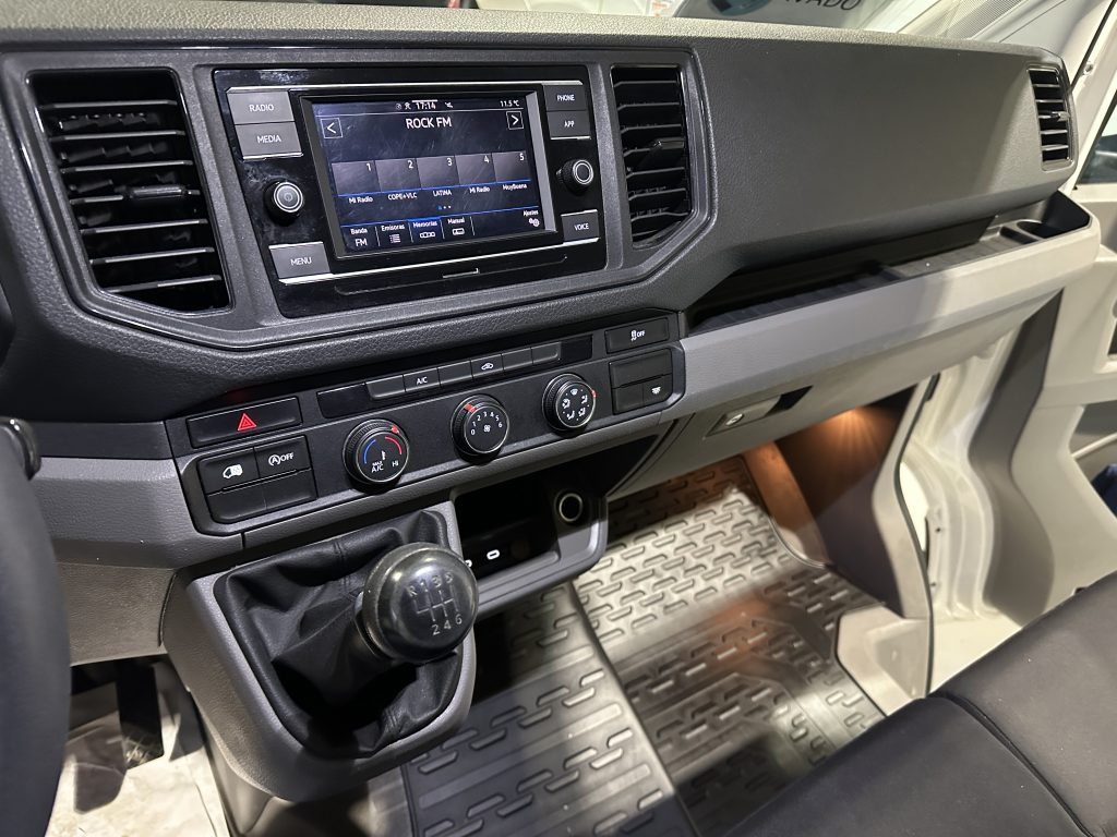 VOLKSWAGEN CRAFTER 2.0TDI 140CV BMT FURGON L3H3 MEDIA T.E. 11.4m3 FWD + EXTRAS / 3.500 KG - foto 11