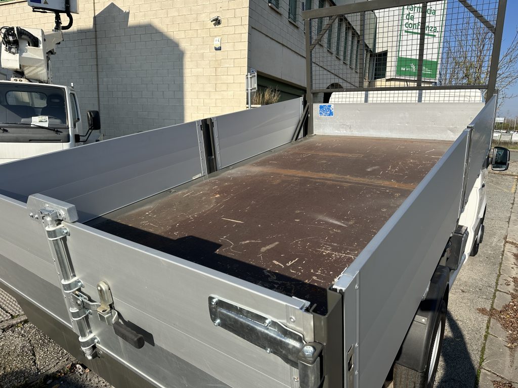 VW CRAFTER 2.0TDI BMT 122CV M6 C/C CHASIS L3 3.640 D.EJES RWD CAJA AB BASCULANTE 3,90 x 2,10 + EXTRAS / 3.500KG - foto 5