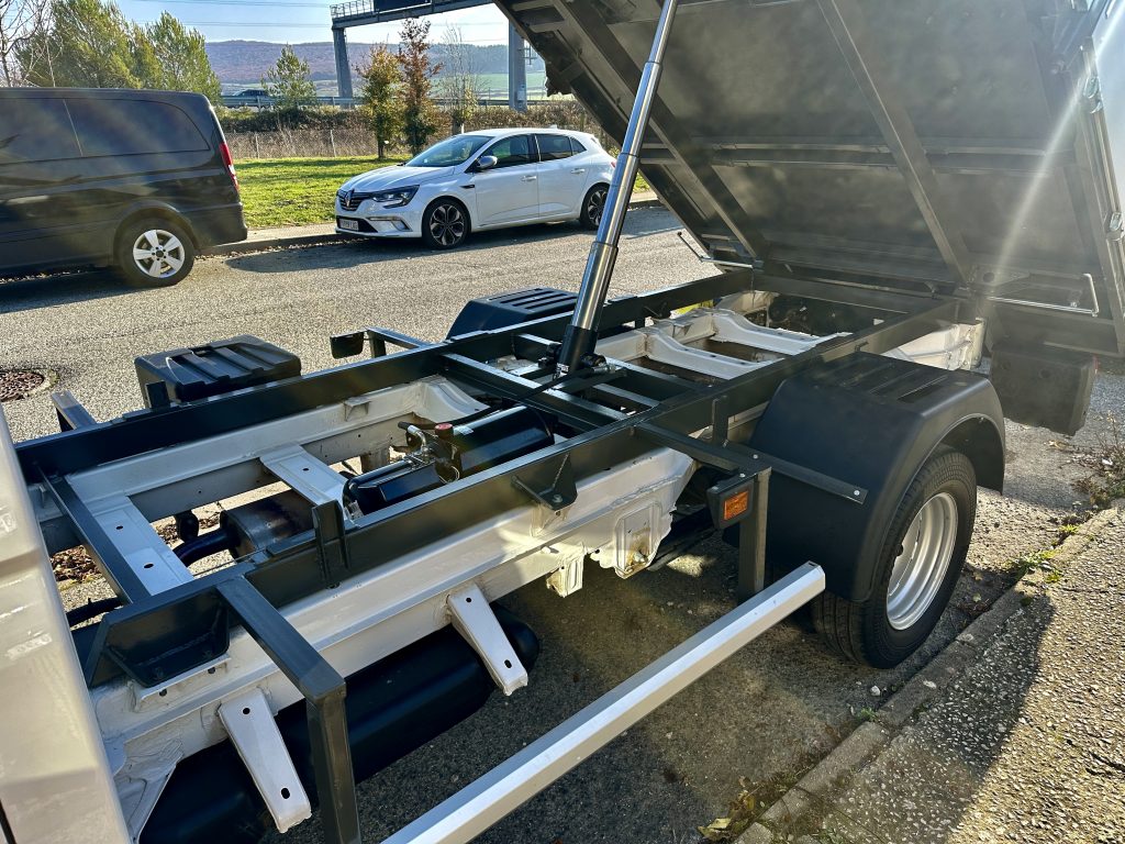 VW CRAFTER 2.0TDI BMT 122CV M6 C/C CHASIS L3 3.640 D.EJES RWD CAJA AB BASCULANTE 3,90 x 2,10 + EXTRAS / 3.500KG - foto 7