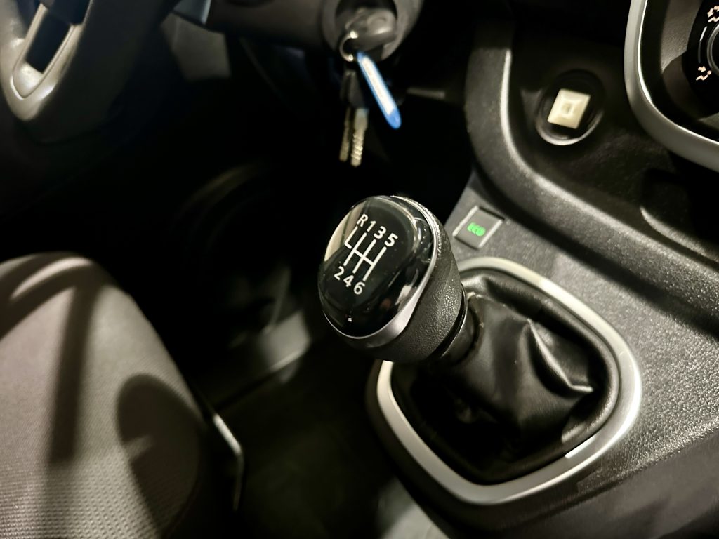 RENAULT TRAFFIC 2.0 BLUEDCI 120CV FURGON L1 H1 ENERGY 2.7T / FULL LED + EXTRAS - foto 32