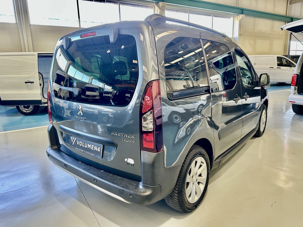 PEUGEOT PARTNER 1.2 PURETECH 110CV ADVENTURE EDITION CLIMA + NAV / TURISMO - foto 6
