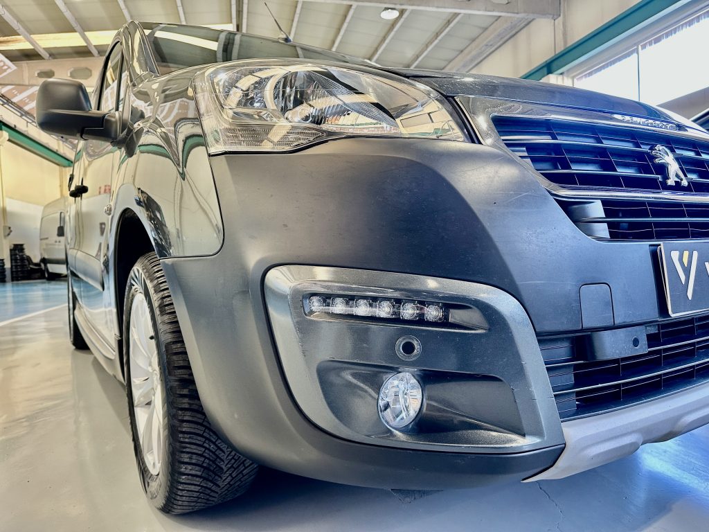 PEUGEOT PARTNER 1.2 PURETECH 110CV ADVENTURE EDITION CLIMA + NAV / TURISMO - foto 10