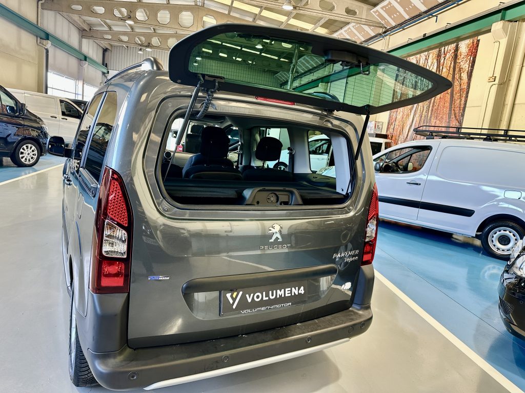 PEUGEOT PARTNER 1.2 PURETECH 110CV ADVENTURE EDITION CLIMA + NAV / TURISMO - foto 25