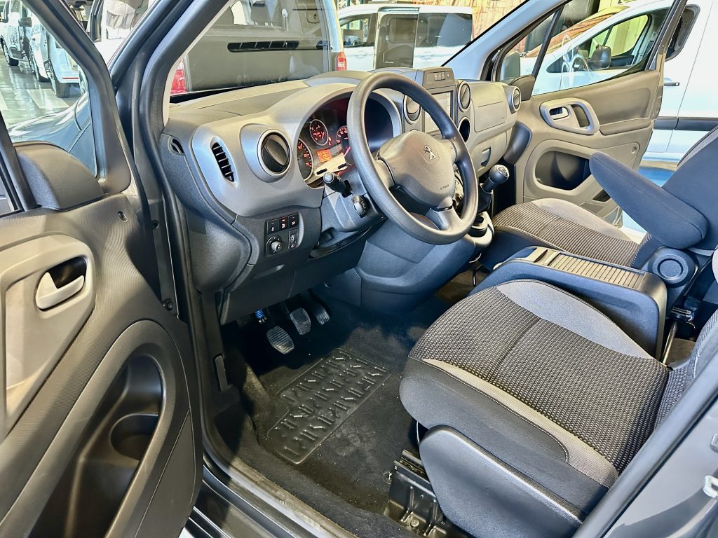 PEUGEOT PARTNER 1.2 PURETECH 110CV ADVENTURE EDITION CLIMA + NAV / TURISMO - foto 28