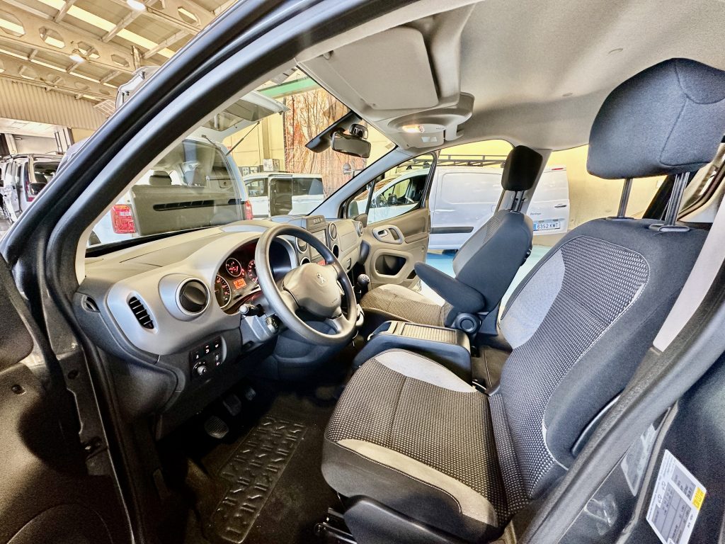 PEUGEOT PARTNER 1.2 PURETECH 110CV ADVENTURE EDITION CLIMA + NAV / TURISMO - foto 29