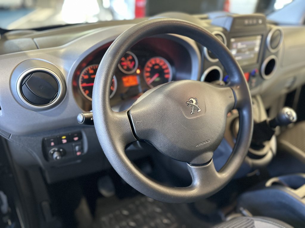 PEUGEOT PARTNER 1.2 PURETECH 110CV ADVENTURE EDITION CLIMA + NAV / TURISMO - foto 31