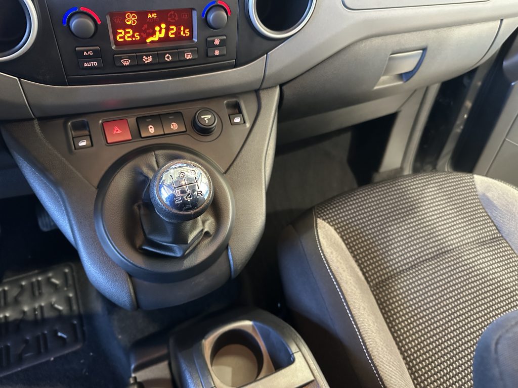 PEUGEOT PARTNER 1.2 PURETECH 110CV ADVENTURE EDITION CLIMA + NAV / TURISMO - foto 13