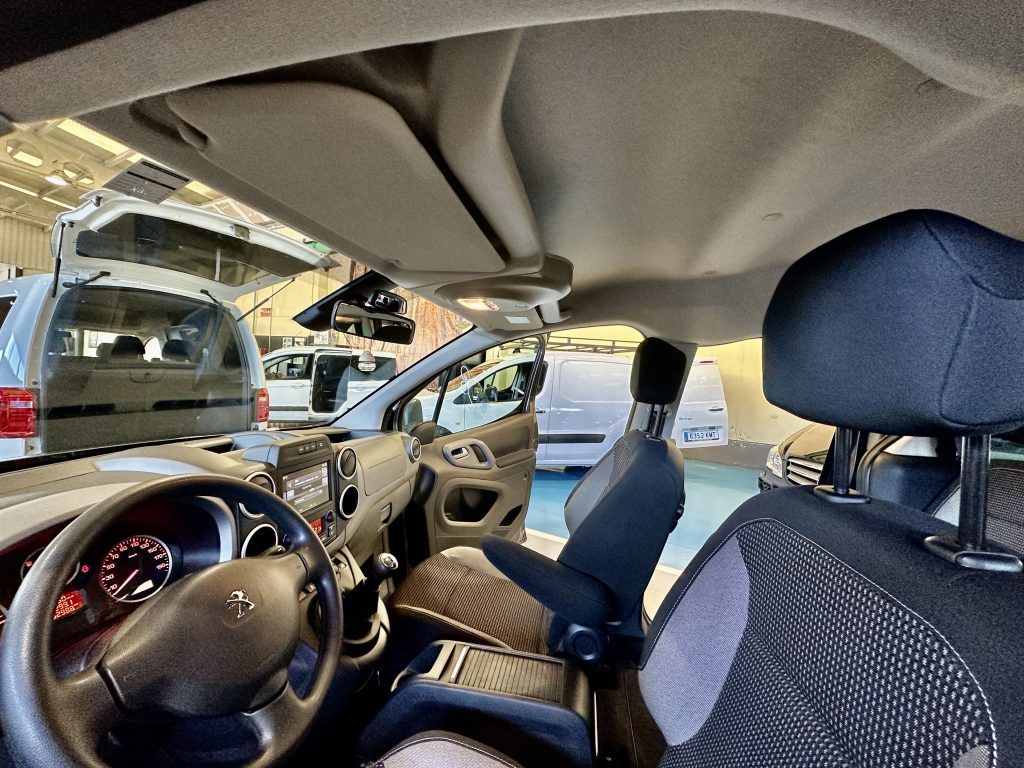 PEUGEOT PARTNER 1.2 PURETECH 110CV ADVENTURE EDITION CLIMA + NAV / TURISMO - foto 14
