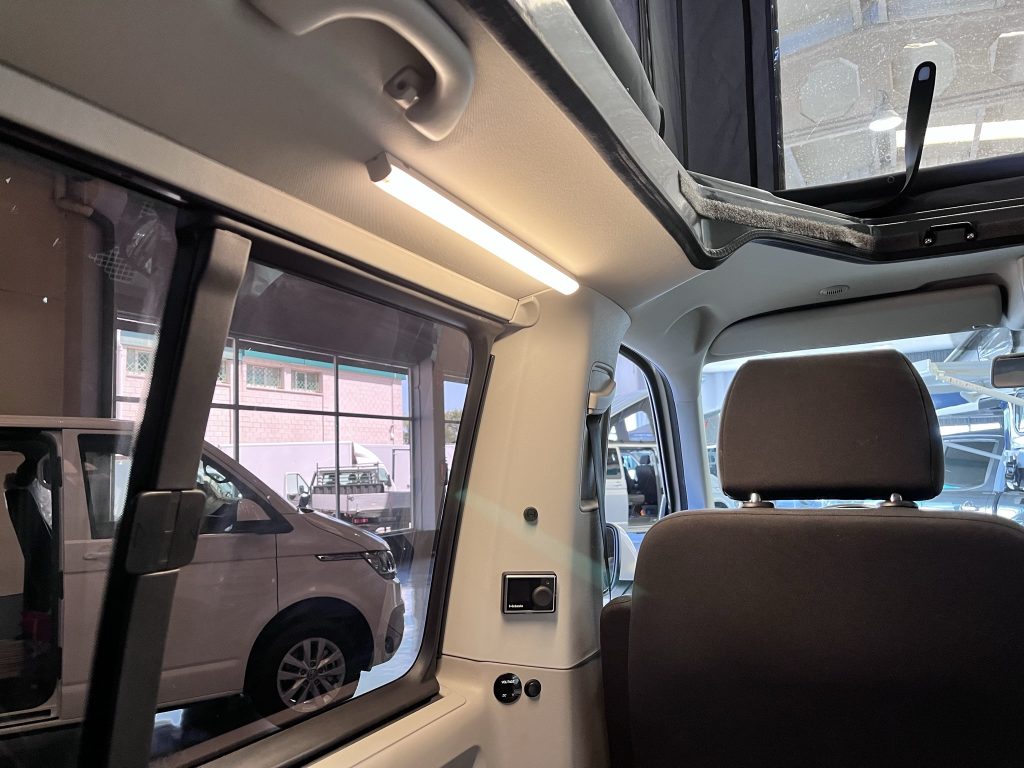 VOLKSWAGEN CARAVELLE 2.0TDI 102CV BMT PACK VIVIENDA + TECHO ELEVABLE REIMO + EXTRAS - foto 2