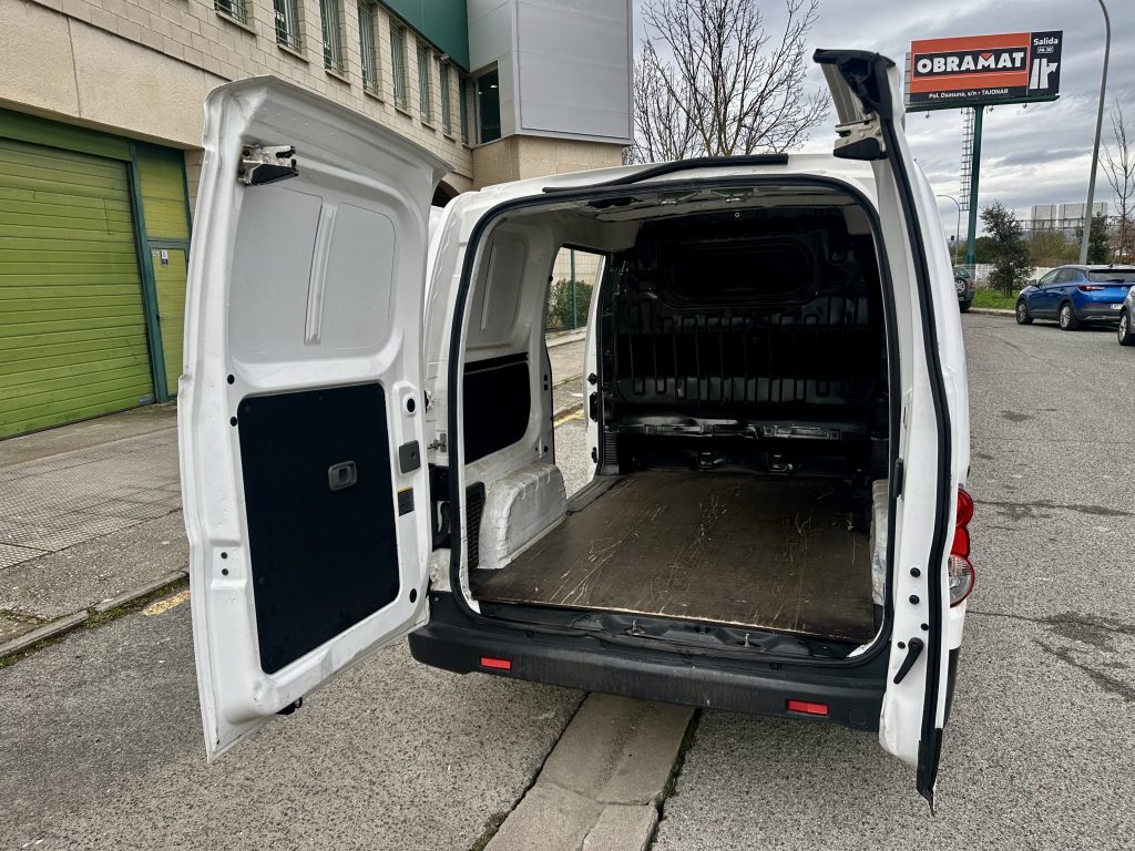 NISSAN NV200 1.5DCI 110CV FURGÓN COMFORT L1 4,2m3 DOBLE PTA LATERAL / 880KG CARGA UTIL - foto 38