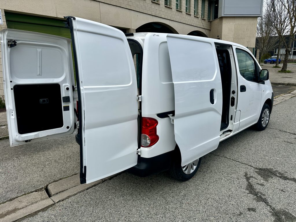 NISSAN NV200 1.5DCI 110CV FURGÓN COMFORT L1 4,2m3 DOBLE PTA LATERAL / 880KG CARGA UTIL - foto 39