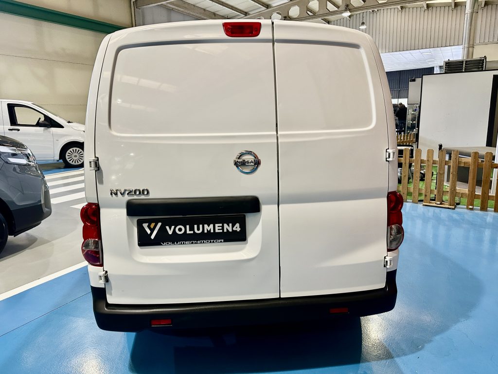 NISSAN NV200 1.5DCI 110CV FURGÓN COMFORT L1 4,2m3 DOBLE PTA LATERAL / 880KG CARGA UTIL - foto 3