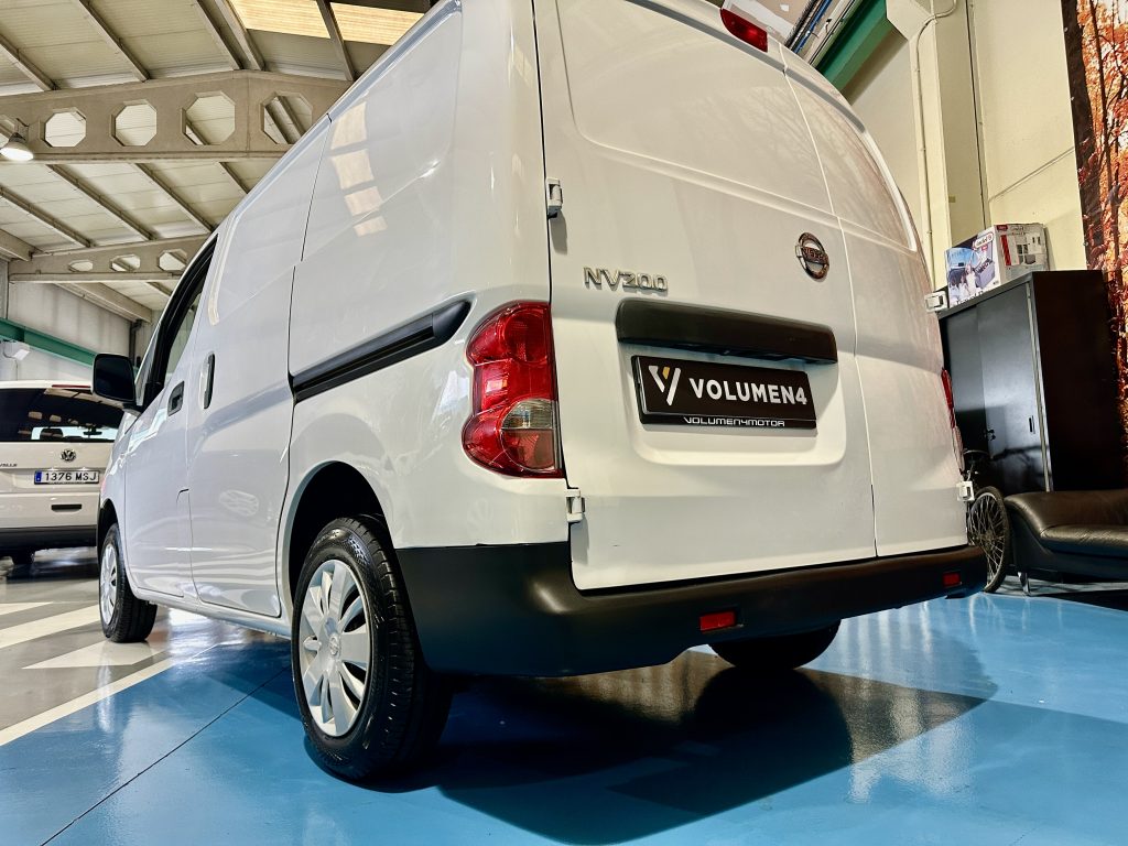 NISSAN NV200 1.5DCI 110CV FURGÓN COMFORT L1 4,2m3 DOBLE PTA LATERAL / 880KG CARGA UTIL - foto 10