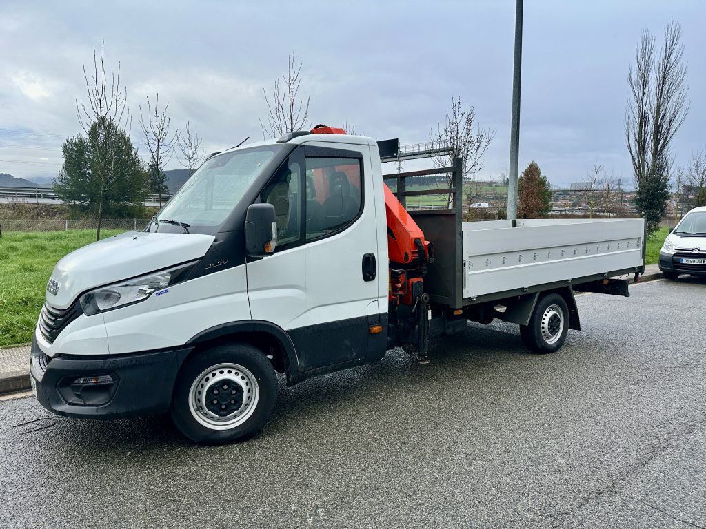 IVECO 35C16 2.3d 160CV M6 C/C RS 3.750mm RWD GRUA PALFINGER PK 3800B + CAJA AB 3,70 x 2,00 / CARGA UTIL 295 KG - foto 3